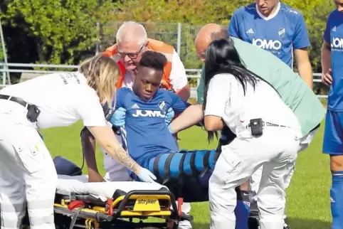 Dylan Sodji wurde nach seiner Verletzung ins Krankenhaus gefahren. Das Rieschweilerer Team war geschockt und konnte nicht mehr w