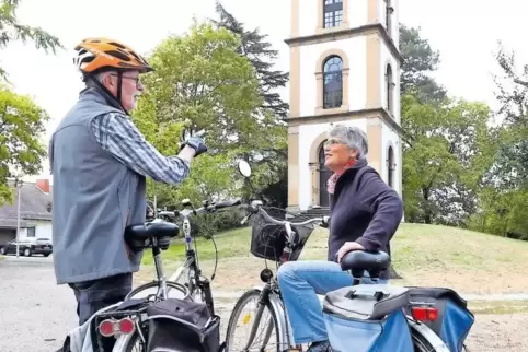 Joachim und Verena Hüther aus Mutterstadt sind mit dem Fahrrad nach Limburgerhof gekommen. Der Turm im Park war geöffnet.