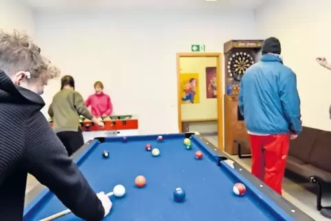 Das Jugendzentrum in Bobenheim-Roxheim soll neu gestrichen werden. Wer dabei hilft, darf sich zum Abschluss über ein Grillfest f