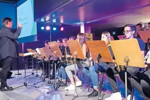 Große Musik: Die Big Band „Laid Back“ des Gymnasiums Hermeskeil musiziert beim Begegnungskonzert von „Schulen musizieren“ am Hoh