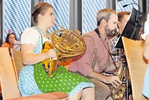 Blick zurück: Mitglieder des Musikvereins Harmonie bei einem früheren Oktoberfest in Nußloch. Bald ist der Verein selbst Gastgeb