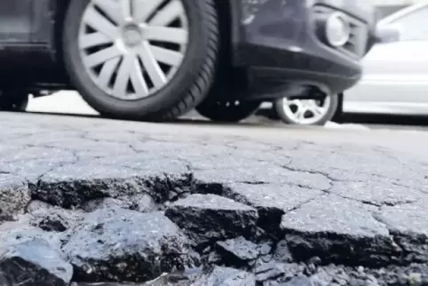 Wer einen Straßenschaden entdeckt, kann das der Gemeinde nun auch im Internet mitteilen.