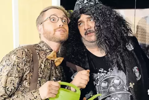 Das nennt man dann wohl „unterschiedliche soziale Milieus“: Tim Poschmann (links) spielt in „Bleib doch zum Frühstück“ den brave