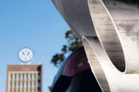 Der VW-Konzern – im Hintergrund die Zentrale in Wolfsburg – muss sich auf Tausende weitere Klagen von Dieselbesitzern einstellen