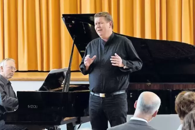 Der Tenor Thomas Heyer und sein Klavierbegleiter Klaus Bernhard Roth eröffnen die Fritz-Wunderlich-Musiktage am Sonntag mit eine
