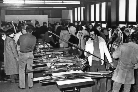 Der Ski-Basar des Vereins. 1980 erstmals ausgerichtet, mauserte er sich zum Größten in der Südpfalz. 2011 wurde er eingestellt.