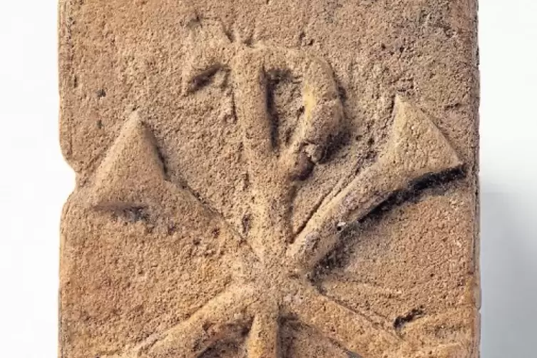 Aus Eisenberg: ein Brotstempel &ndash; das &auml;lteste Zeugnis fr&uuml;hen Christentums in der Pfalz.
