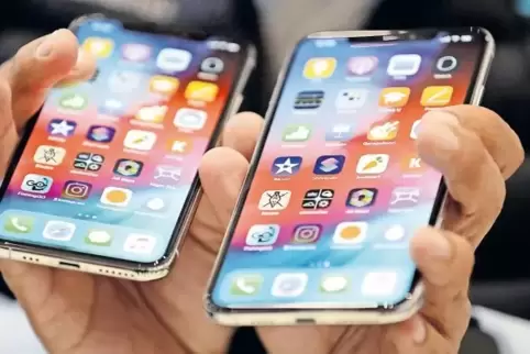 Die iPhones XS (links) und XS Max wurden in der Apple-Zentrale in Cupertino/Kalifornien vorgeführt.
