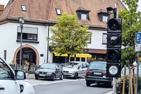 Nur dann, wenn die B 10 aus irgendeinem Grund gesperrt werden muss, wird die Ampel, die seit Donnerstag in der Hauensteiner Orts