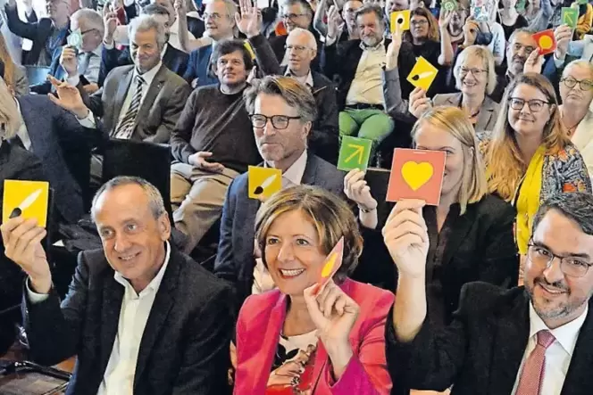 Beim »Demokratie-Check« (von links): Kulturminister Konrad Wolf, Ministerpräsidentin Malu Dreyer und OB Marc Weigel. Beim »Demokratie-Check« (von links): Kulturminister Konrad Wolf, Ministerpräsidentin Malu Dreyer und OB Marc Weigel.