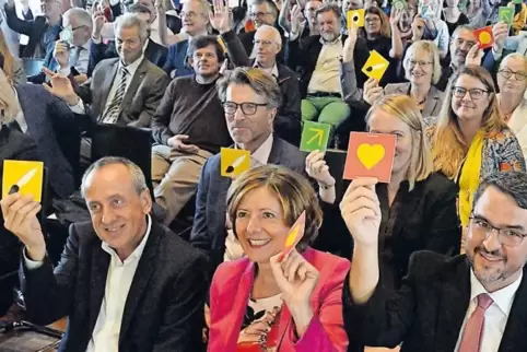 Beim „Demokratie-Check“ (von links): Kulturminister Konrad Wolf, Ministerpräsidentin Malu Dreyer und OB Marc Weigel.