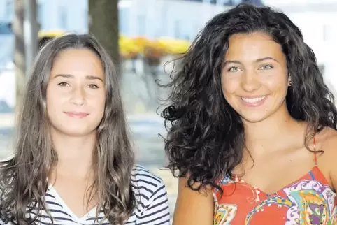 Lina Meister und Amelie Kiehm (von links) treten heute und morgen bei den deutschen Mehrkampfmeisterschaften in unterschiedliche