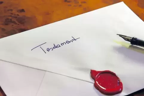Wer sein Testament selbst aufschreiben möchte, der muss es handschriftlich tun, sonst ist es nicht gültig.