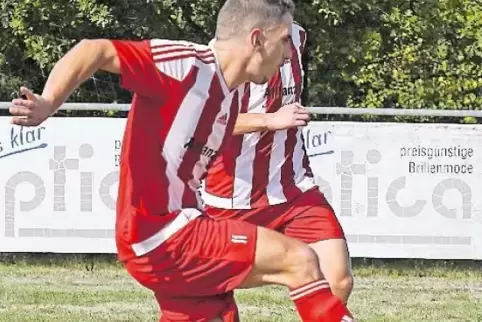 In Torlaune: Tobias Früauf trifft zum 2:1 für den TV Althornbach gegen den FC Höhfröschen.