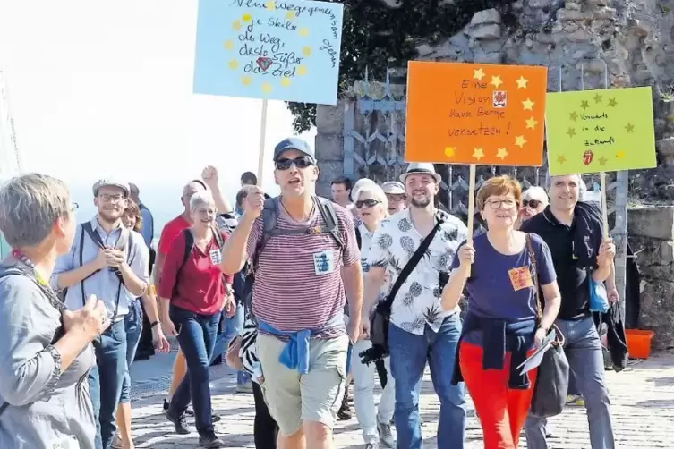 Der &bdquo;Hambacher Spielzug&ldquo; der K&uuml;nstlerin Lea Aderjan.