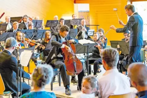 Große Klasse: Solist Emanuel Graf aus den Reihen der Bayerischen Staatsoper und die Landkreissinfoniker unter ihrem Dirigenten C