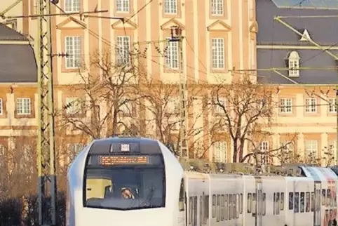 Der Regional-Express von Mannheim über Frankenthal nach Mainz fährt ab 2019 bis Frankfurt.