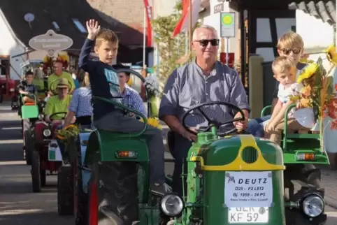 Fester Bestandteil der Kerwe: Der von den Oldtimerfreunden organisierte Umzug durchs Dorf am Samstag. Archivfoto: Iversen