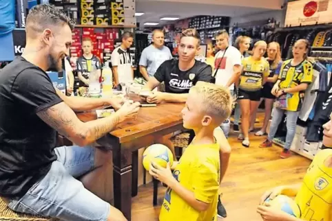 Bogdan Radivojevic (links), Jerry Tollbring und ihre Fans.