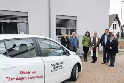 Der Fuhrpark der Sozialstation umfasst derzeit 34 Fahrzeuge. Über Fahrzeugspenden – wie die von Theo Geiger im vergangenen Jahr 