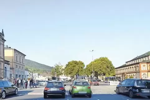 Bahnhof links, Saalbau rechts: Ein weiteres Gebäude in Höhe des Saalbaus soll den Platz künftig „einrahmen“ helfen.