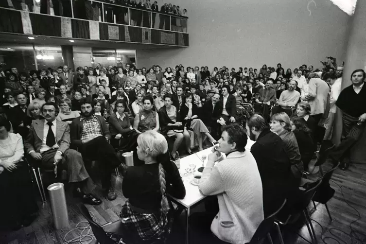 1977_Diskussion_mit_Horst_Buchholz003_300.jpg