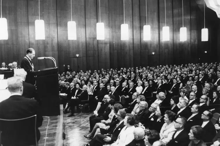 1968_Eroeffnungsfeier_Ansprache004_300.jpg
