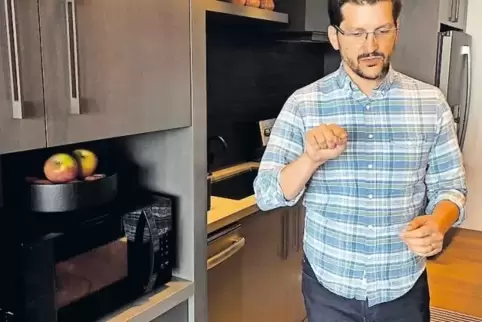 Ein Mikrowellengerät, das auf Sprachbefehle reagiert, präsentierte Alexa-Smart-Home-Spezialist Daniel Rausch am US-Firmensitz in