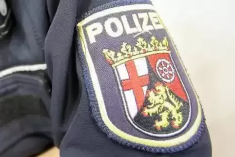 Der junge Mann verschuldete offenbar einen Unfall und verschwand. Foto: DPA