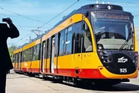 Der Karlsruher Verkehrsverbund (KVV) strebt ein neues Tarifsystem als auch die Neuordnung des Liniennetzes an.
