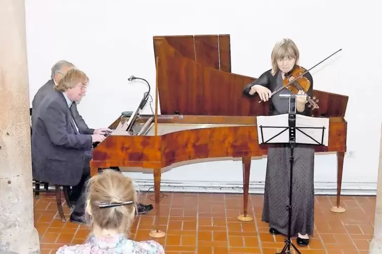 Überzeugend: Gerrit Zitterbart am Hammerklavier und Gunhild Hoelscher an der Violine.