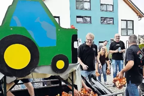 Läuft mit Zwiebeln trotzdem durch den Ort: das Radlerballett.