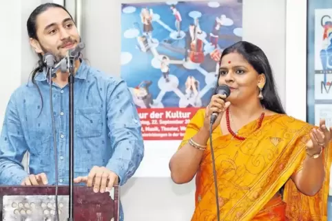 Betörende Musik: die indische Sängerin Pranita und der Harmoniumspieler Sheraf aus Afghanistan.
