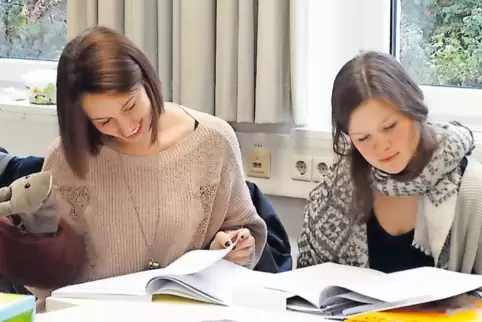 Lehramtstudentinnen bei einem Seminar an der Universität Landau.
