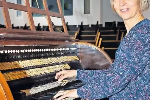 Christiane Michel-Ostertun an der Orgel.