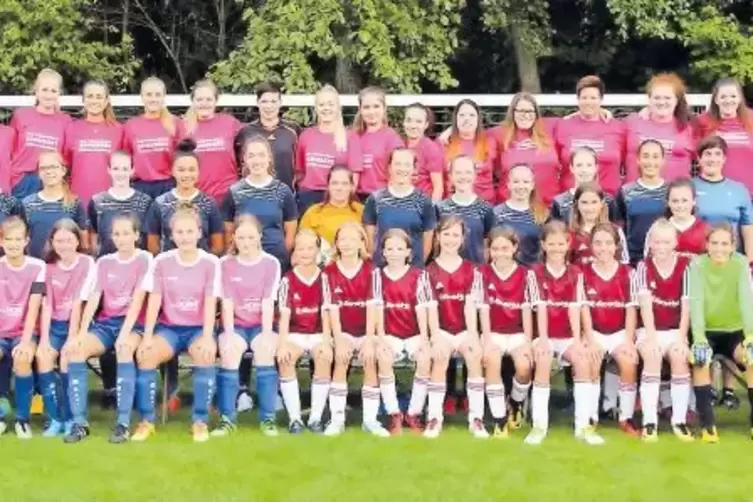 Im Frauenbereich gut aufgestellt: In Münchweiler kicken derzeit neben der Frauenmannschaft auch Teams in der B-, C- und D-Jugend
