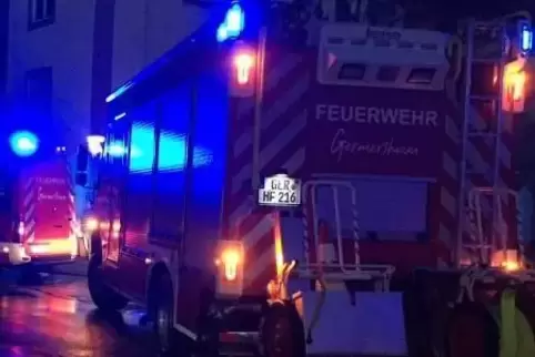 Um neun Personen aus dem Haus holen zu können, musste die Feuerwehr zuerst das Treppenhaus belüften. Den Brand hatten größtentei