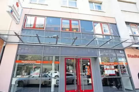 In der Filiale der Stadtsparkasse in der Schneiderstraße stehen ab kommendem Jahr nur noch Automaten.