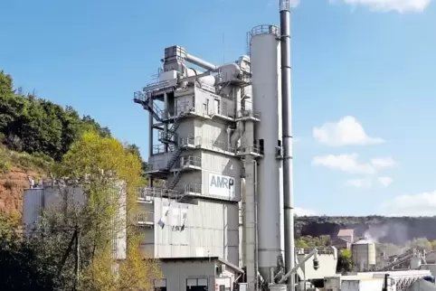 Ratsmitglieder und Bürger führen jetzt Listen, wann die Geruchsbelästigungen vom Asphalt-Mischwerk auftreten.