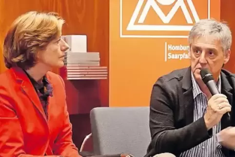 Gestern in Homburg: Die rheinland-pfälzische Ministerpräsidentin Malu Dreyer (links) diskutierte mit dem Bosch-Betriebsratsvorsi