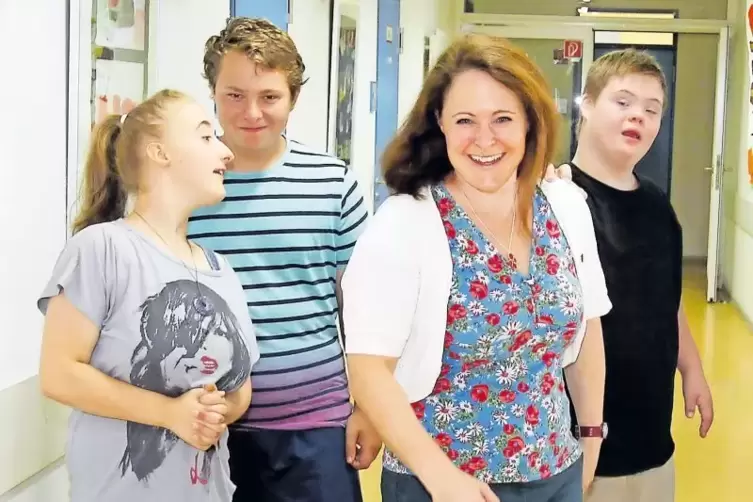 Traumjob gefunden: Dass sie an einer Förderschule arbeiten will, wusste Insa Ollesch (Dritte von links) bereits nach dem Abitur.