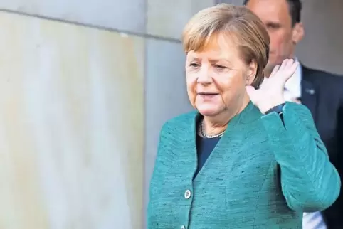 Eine Niederlage, da gebe es nichts zu beschönigen: Bundeskanzlerin Merkel nach der Fraktionssitzung.