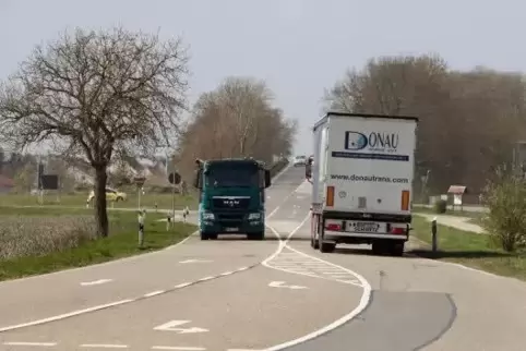 Die L549 beim Adamshof– hier ein Foto aus dem Jahr 2014 – ist eine viel befahrene Straße.  Foto: Iversen