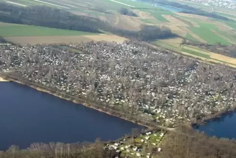 Einst mit 3500 Parzellen das größte Campinggebiet Deutschlands: „Auf der Au“ zwischen Waldsee und Altrip. archivFoto: lenz 