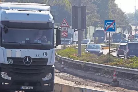 Nicht nur wegen der Baustelle, sondern auch wegen mehrerer Unfälle, die sich dort ereigneten, kam es in dem Gebiet zu erhebliche