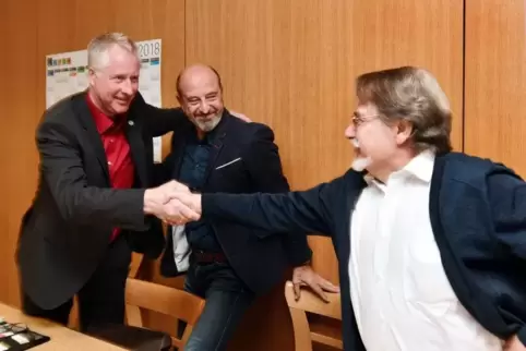 Will Ortsbürgermeister von Dudenhofen werden: Jürgen Hook (links). Seine Parteikollegen Walter Feiniler und Wilhelm Kannegießer 