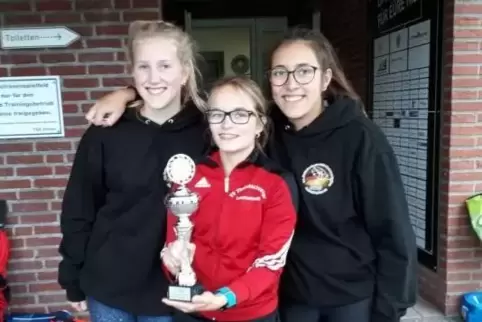 Siegerinnen in der B-Jugend-Teamwertung (von links): Ann Sophie Becker, Tabea Loewe und Lara Schwarz vom TV Thaleischweiler. Lar