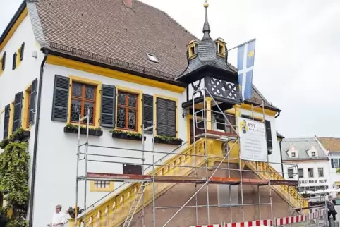 Erfolgreich war die Ausschreibung für die Treppensanierung des Deidesheimer Rathauses.