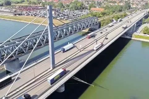 Die Brücke aus dem Jahr 1966 wird mit ultrahochfestem Beton für die nächsten Jahrzehnte fit gemacht.