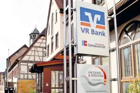Ein VR-Bank-Geldautomat bleibt vorerst in Insheim erhalten.